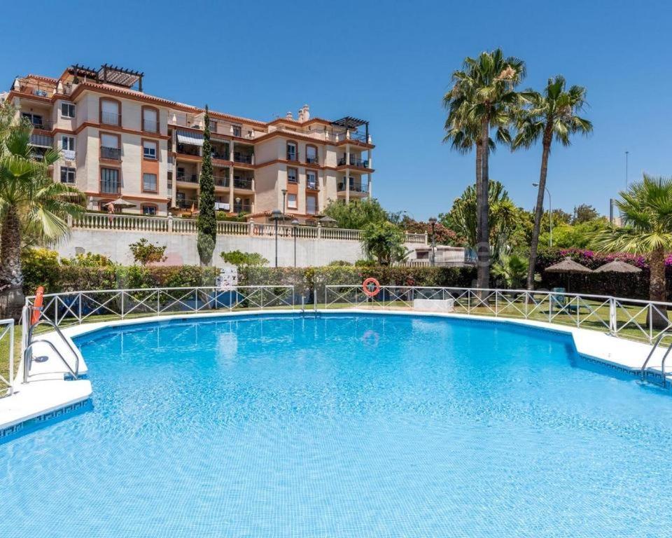 2Bdr Sunny Apartment With Pool And Private Parking In Benalmádena Εξωτερικό φωτογραφία