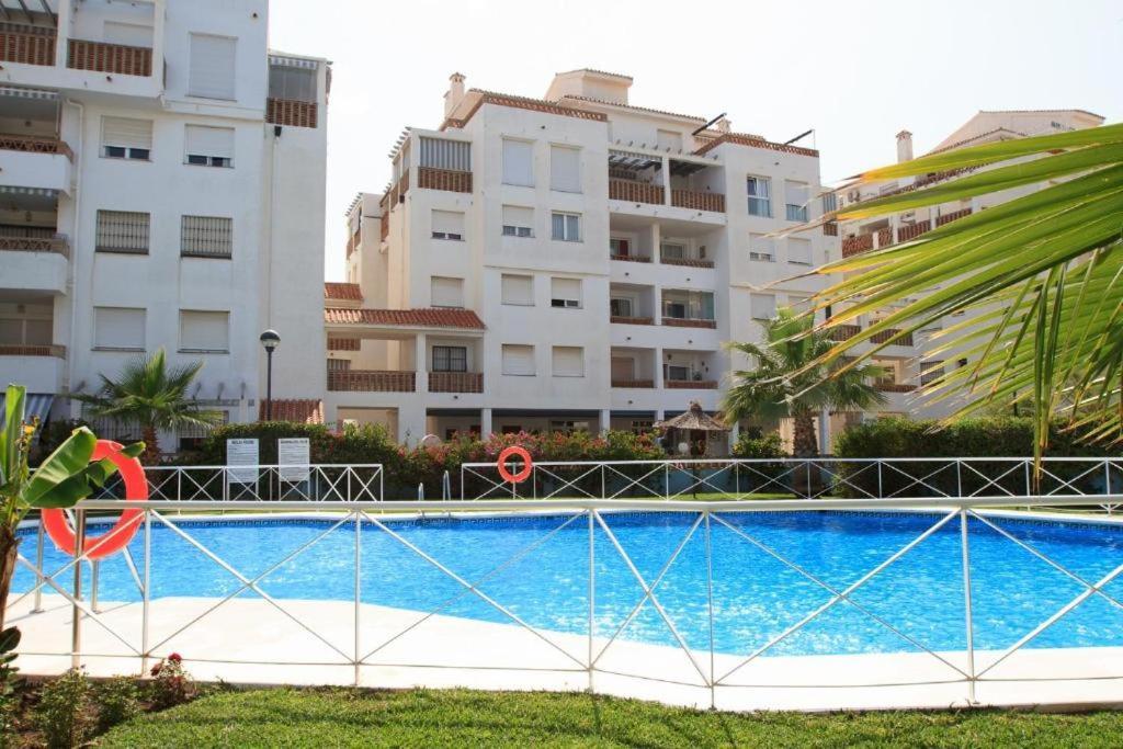 2Bdr Sunny Apartment With Pool And Private Parking In Benalmádena Εξωτερικό φωτογραφία