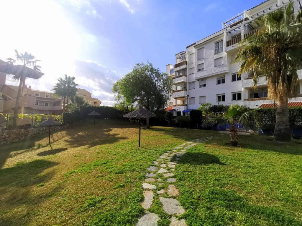2Bdr Sunny Apartment With Pool And Private Parking In Benalmádena Εξωτερικό φωτογραφία
