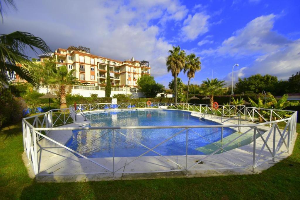 2Bdr Sunny Apartment With Pool And Private Parking In Benalmádena Εξωτερικό φωτογραφία